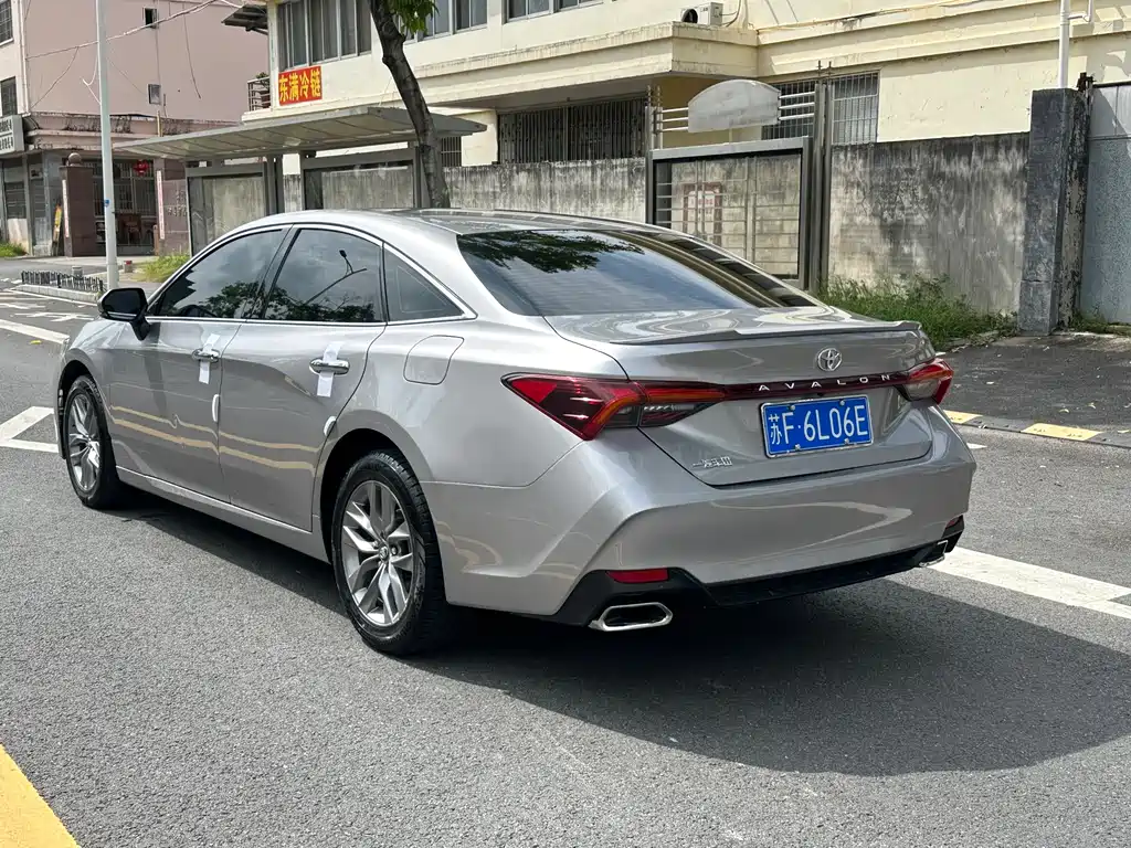 Avalon 2.5 L Luxury