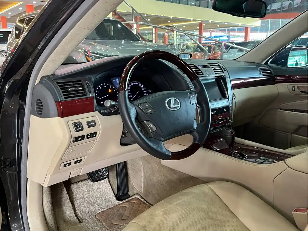 Lexus LS 460 L