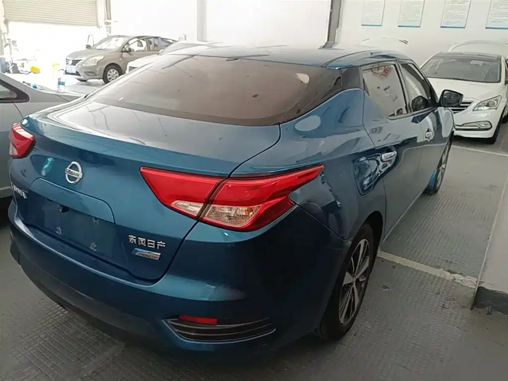 Lannia 1.6 L CVT Cool