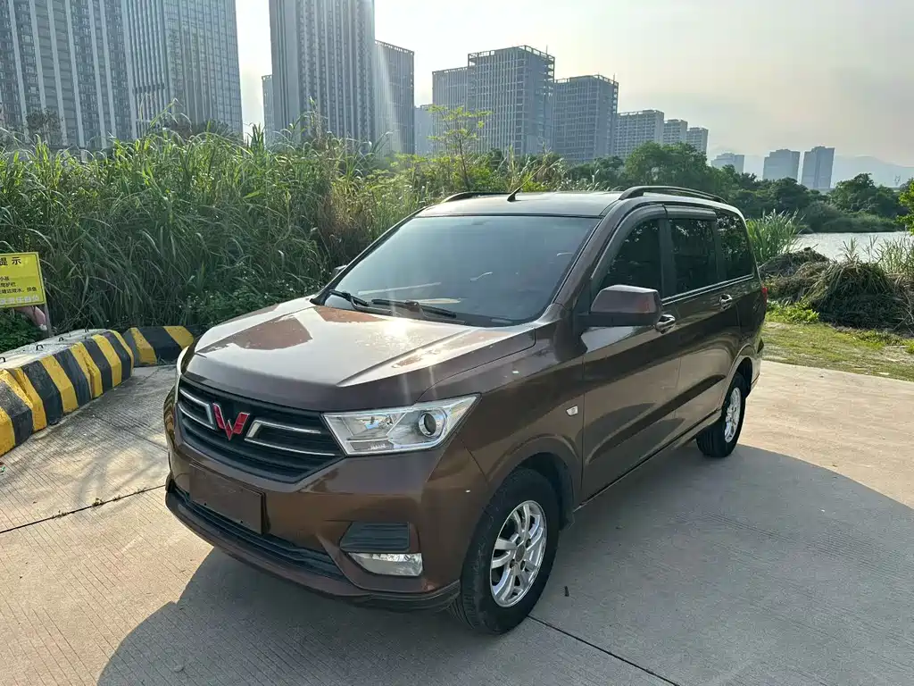 Wuling Hongguang 1.5 L S Comfort LAR