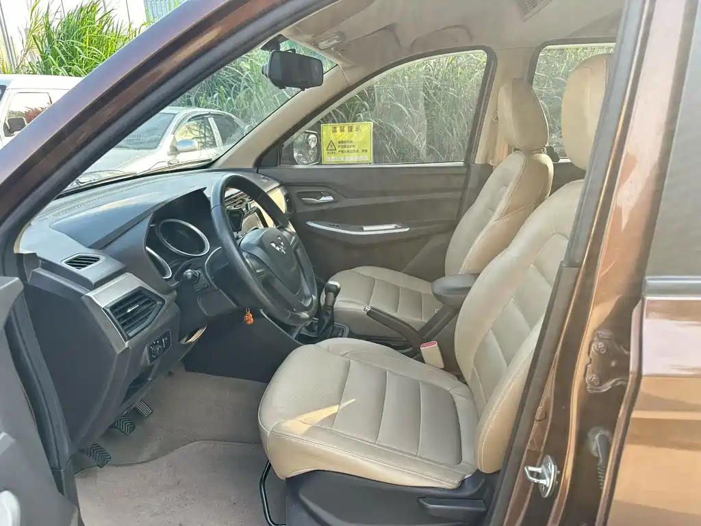 Wuling Hongguang 1.5 L S Comfort LAR