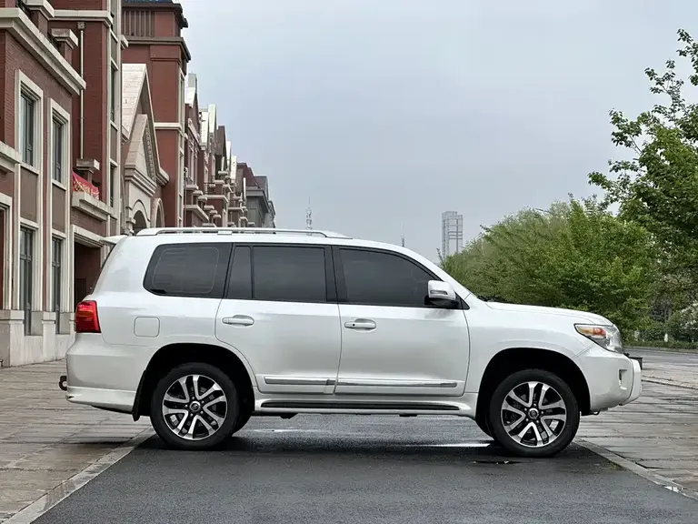 Toyota Land Cruiser (Import) 4.0 L V6 Middle East Base