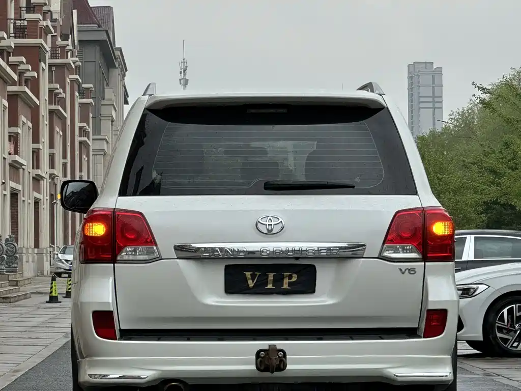 Land Cruiser (Import) 4.0 L V6 Middle East Base