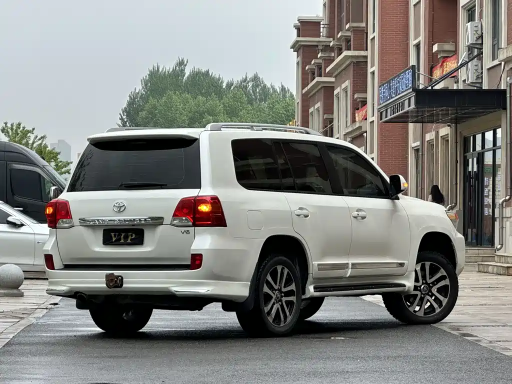 Land Cruiser (Import) 4.0 L V6 Middle East Base