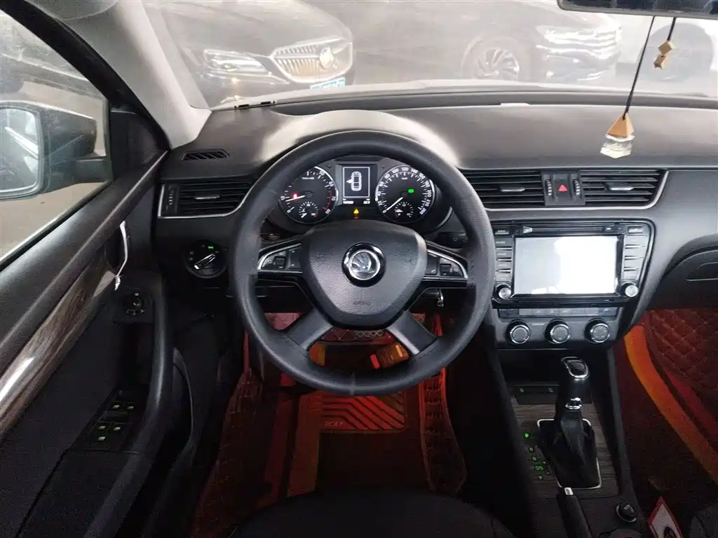 Octavia 1.6 L Auto Smart Travel