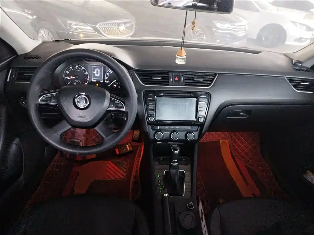 Octavia 1.6 L Auto Smart Travel