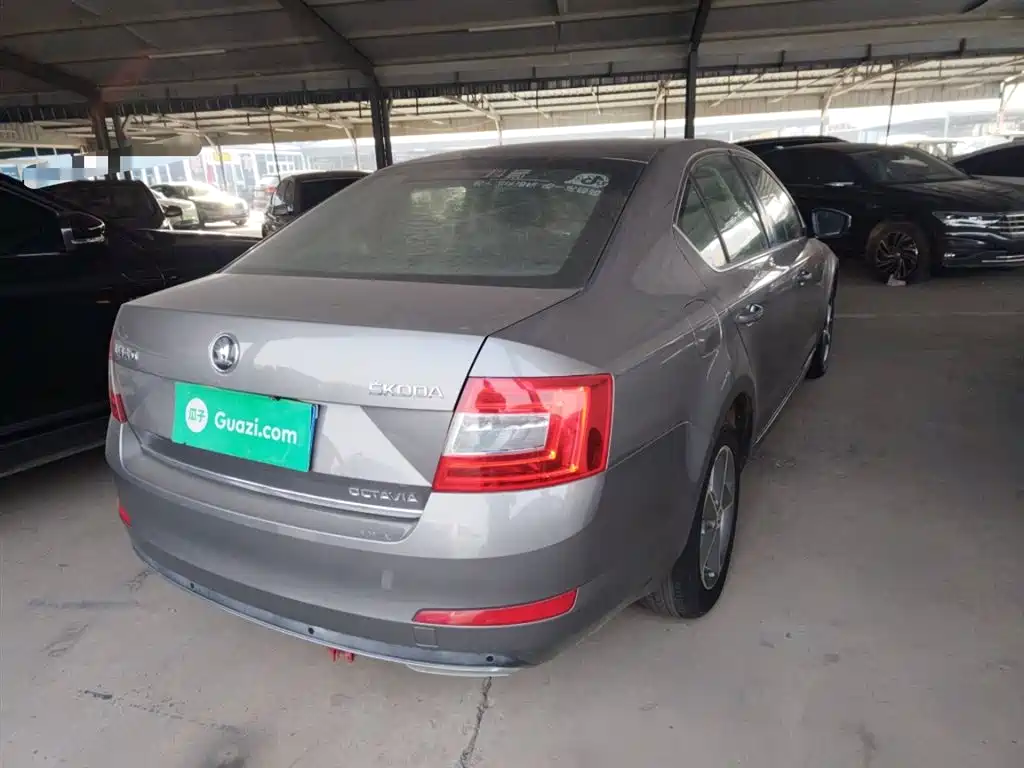 Octavia 1.6 L Auto Smart Travel
