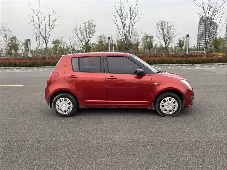 Suzuki Swift 1.3 L Manual Standard