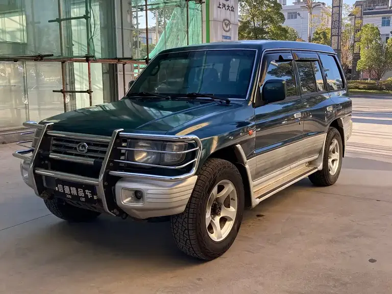 Leopaard Black King Kong 2.4 L Manual 4 WD