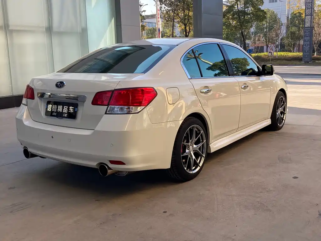 Legacy 2.5 GT Luxury Navigation