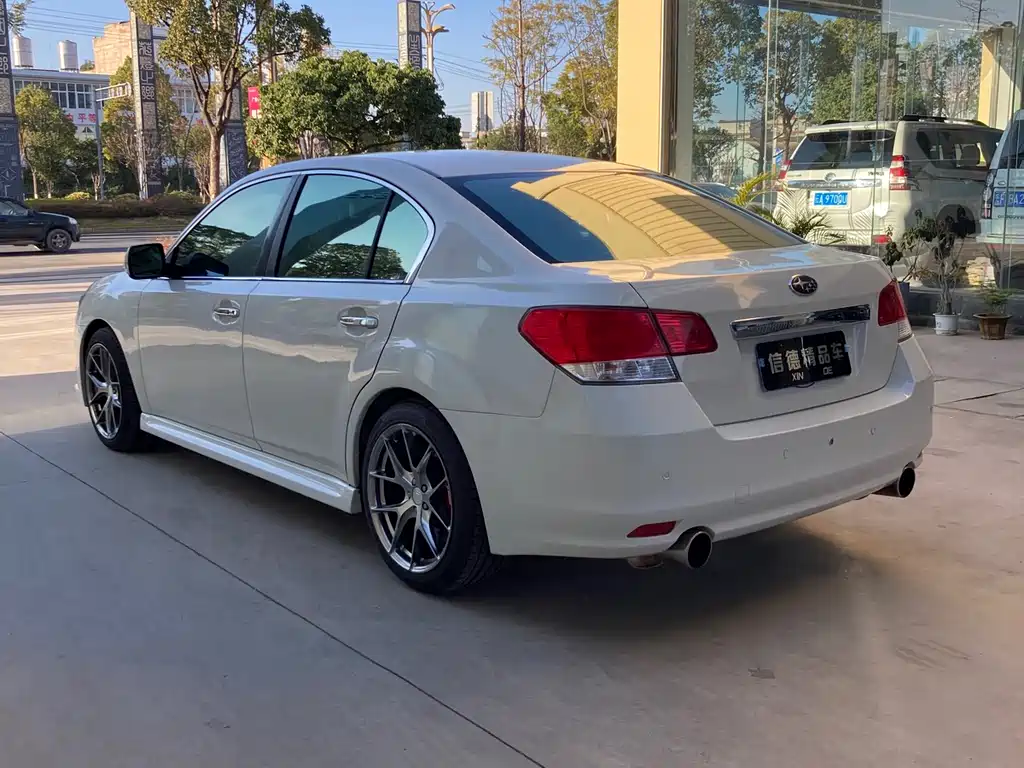 Legacy 2.5 GT Luxury Navigation