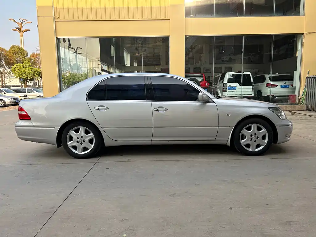 Lexus LS 430
