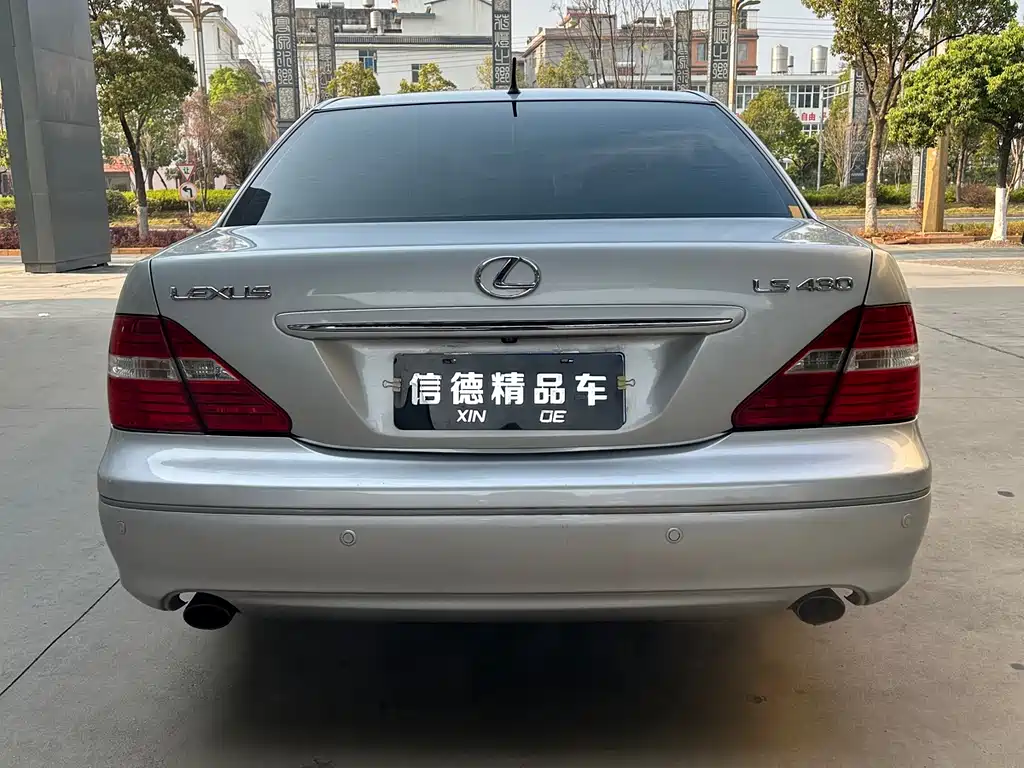 Lexus LS 430