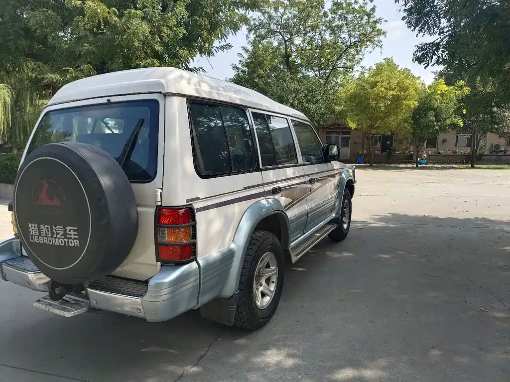 Leopaard 6481 2.2 L Manual 2 WD