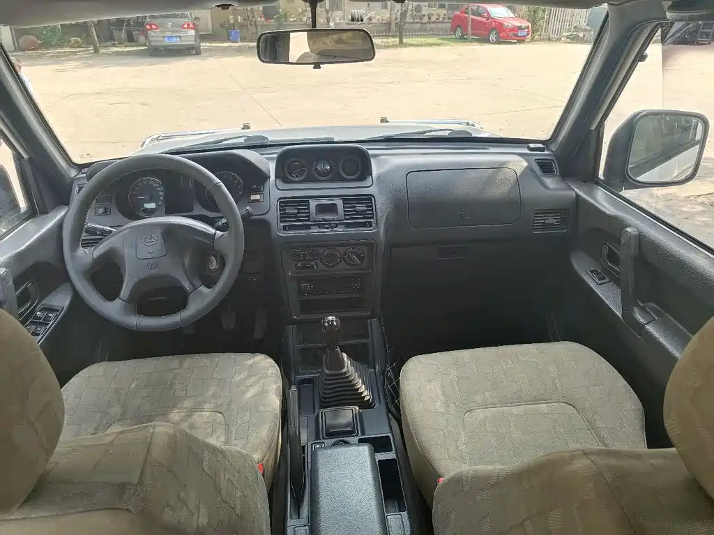 Leopaard 6481 2.2 L Manual 2 WD