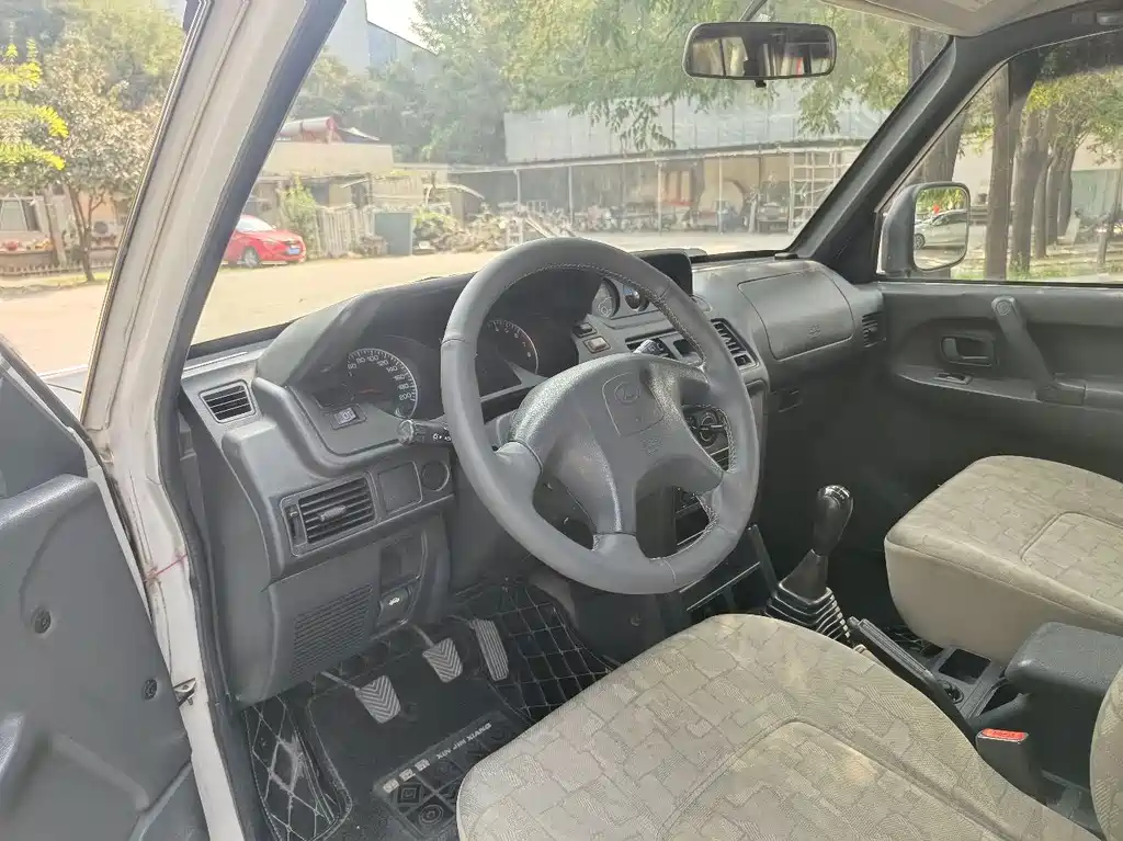 Leopaard 6481 2.2 L Manual 2 WD