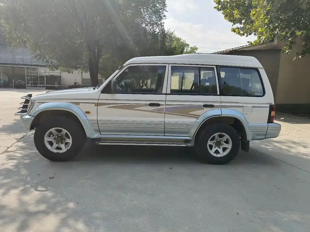 Leopaard 6481 2.2 L Manual 2 WD