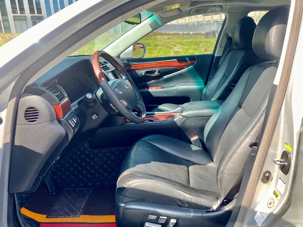 Lexus LS 460