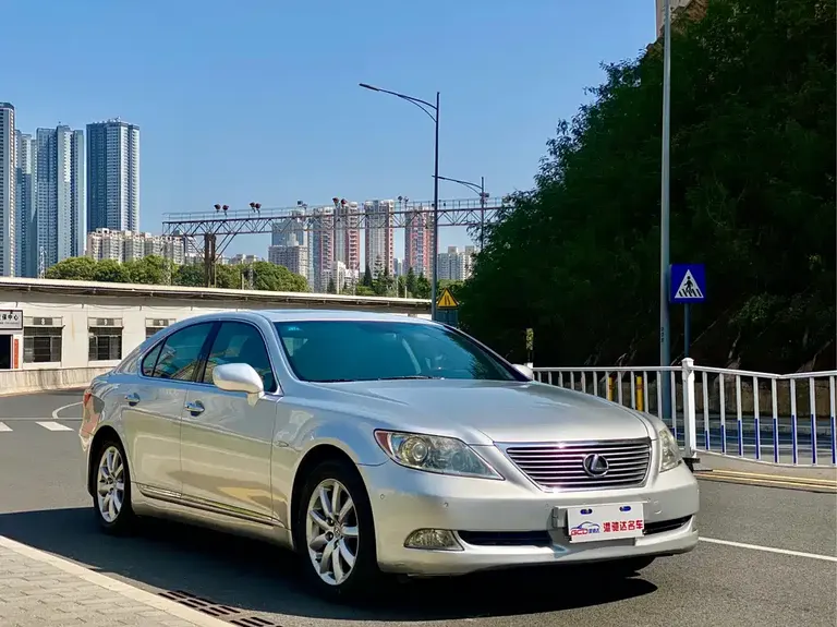 Lexus LS 460
