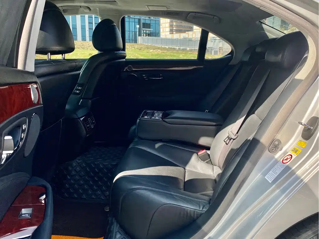 Lexus LS 460