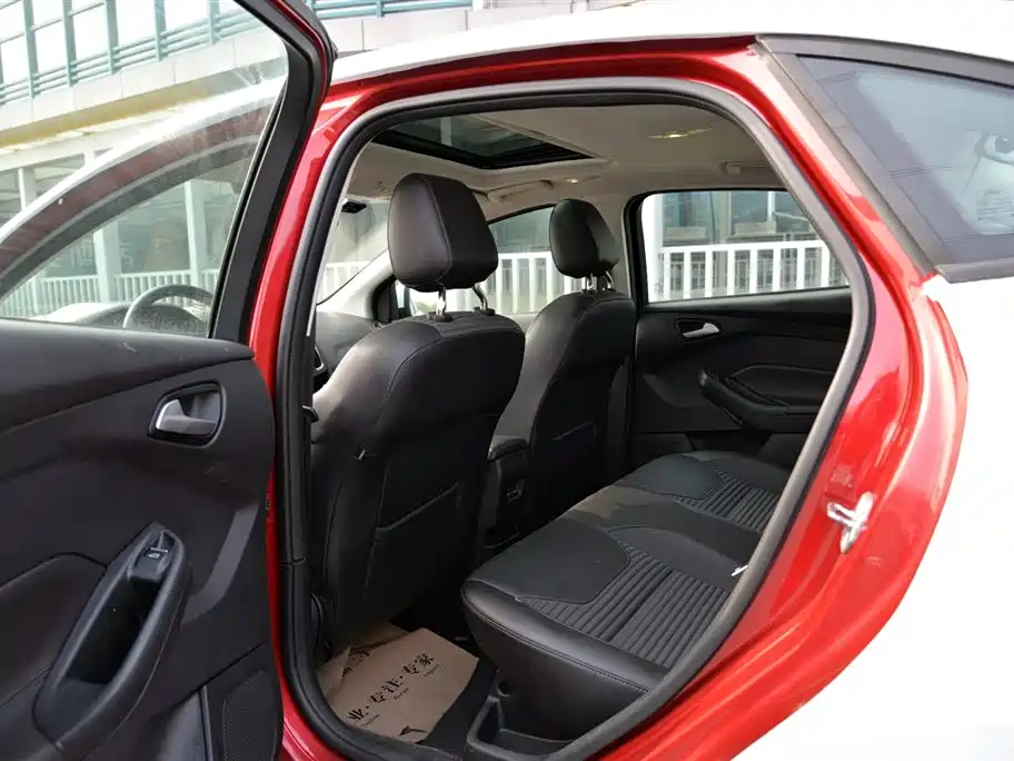 Focus Sedan 1.6 L Auto Style Smart Travel