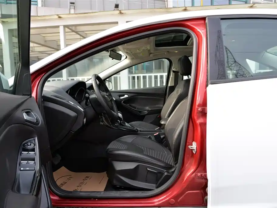 Focus Sedan 1.6 L Auto Style Smart Travel