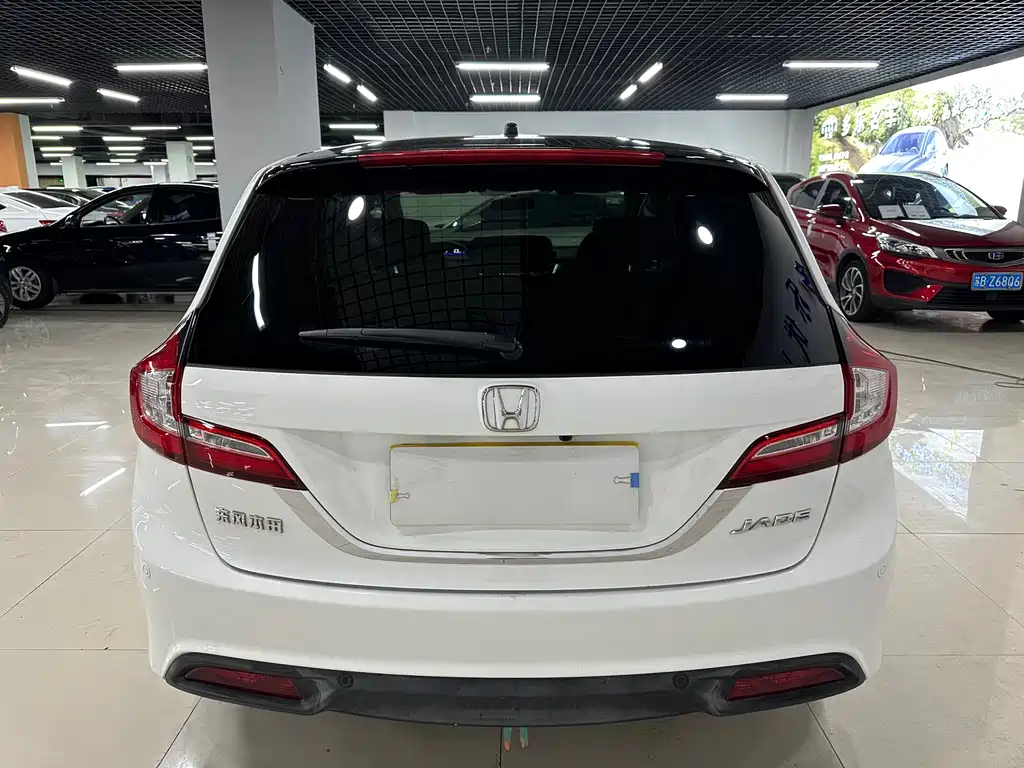 Jade 1.8 L Auto Comfort 5-seat