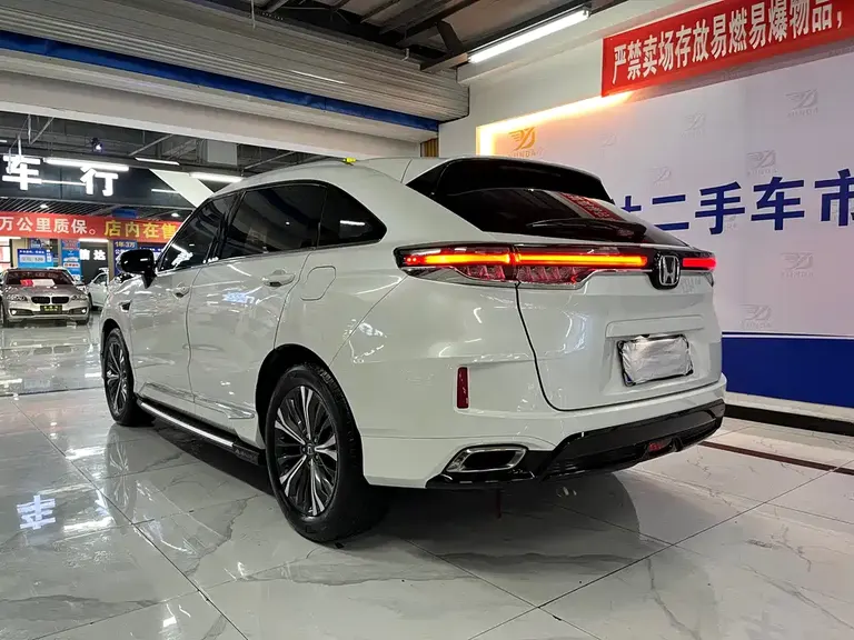 Honda UR-V 370 TURBO 2 WD Graceful