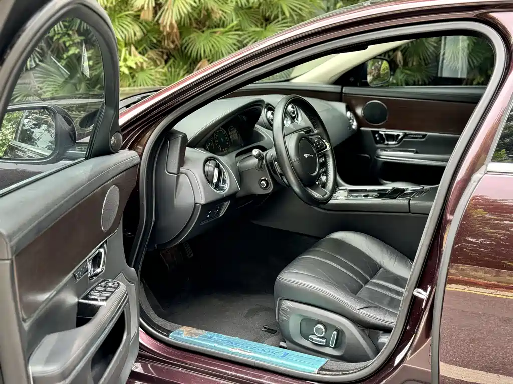Jaguar XJ XJL 3.0 SC 2 WD Graceful Business