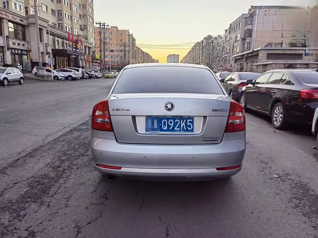 Octavia Classic 1.6 L Manual Yijie