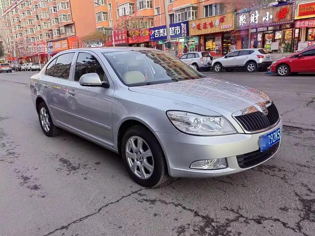 Octavia Classic 1.6 L Manual Yijie