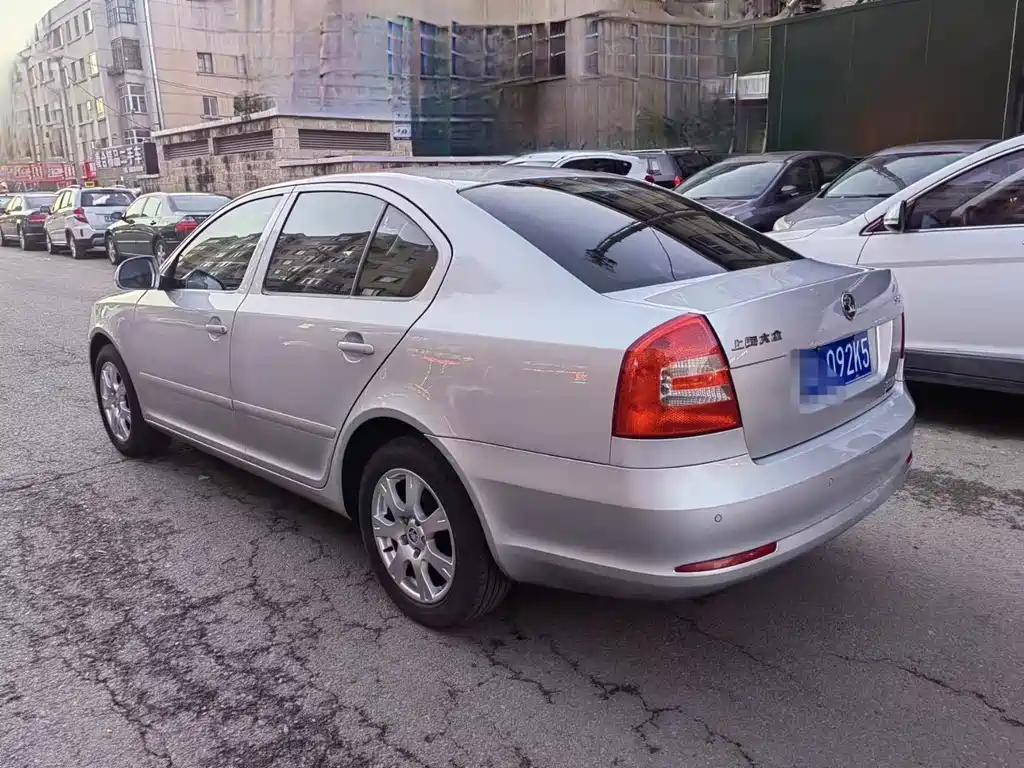 Octavia Classic 1.6 L Manual Yijie