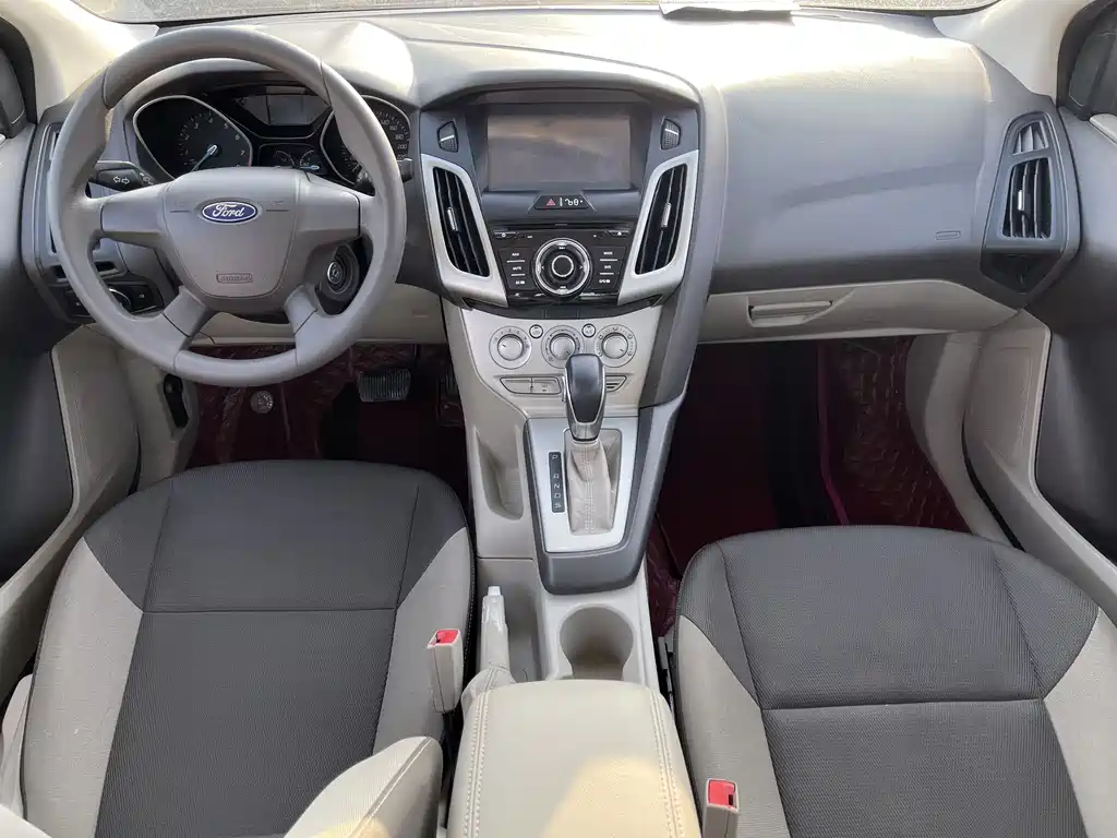 Focus Sedan 1.6 L Auto Comfort