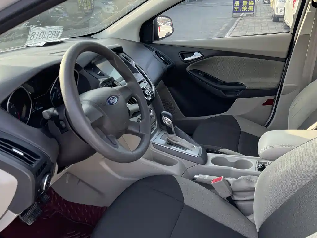 Focus Sedan 1.6 L Auto Comfort