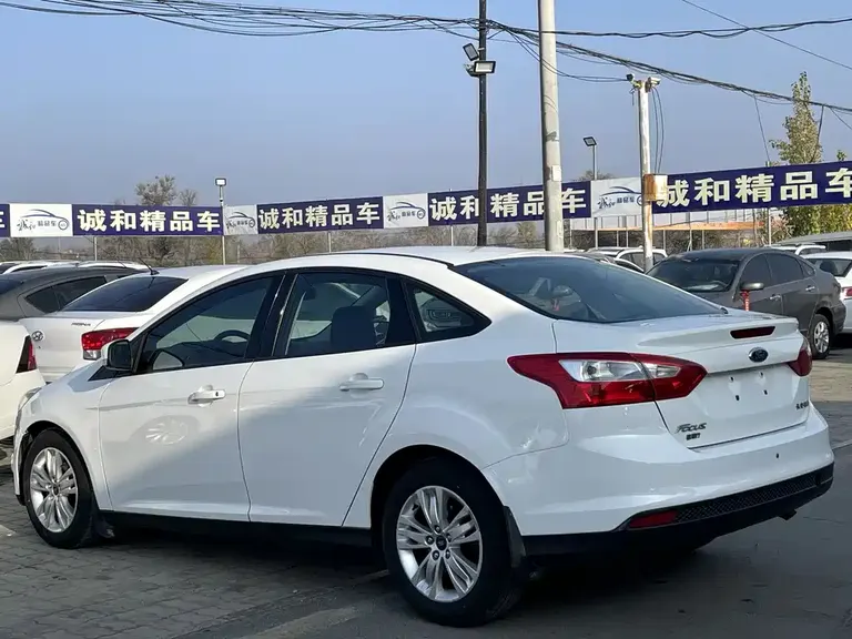 Ford Focus Sedan 1.6 L Auto Comfort