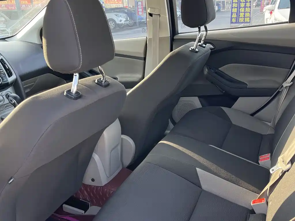 Focus Sedan 1.6 L Auto Comfort
