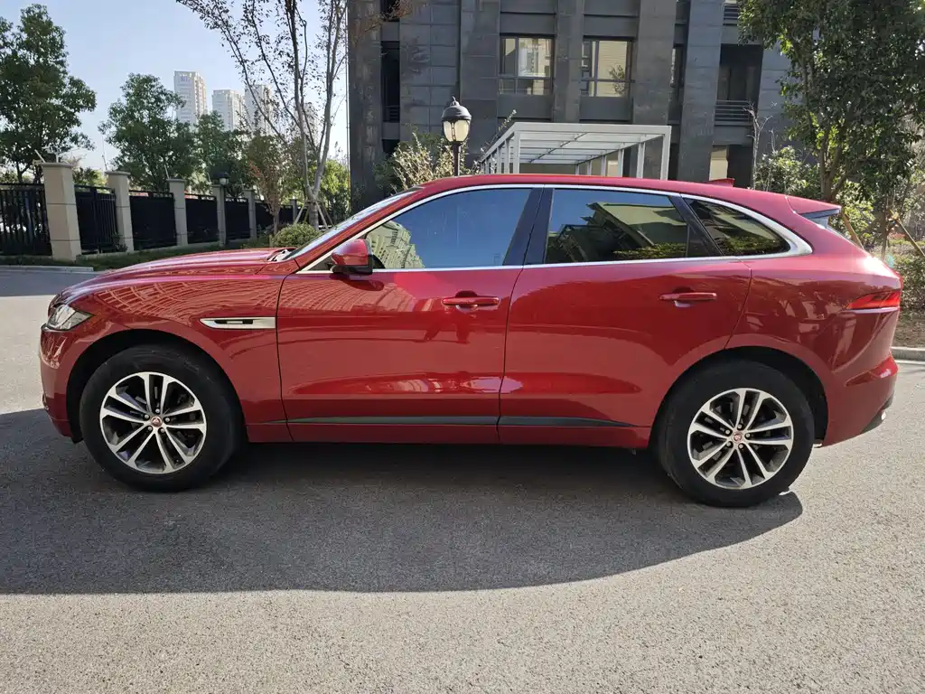 Jaguar F-PACE 2.0 T 2 WD R-Sport Sport