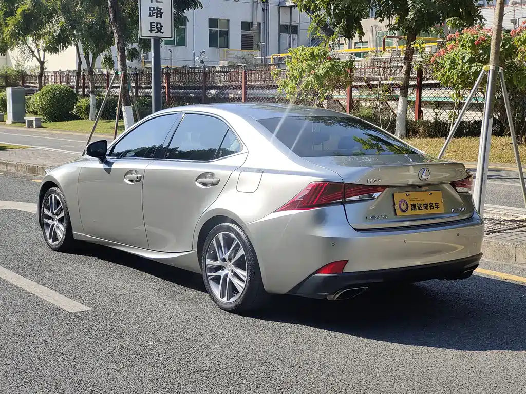 Lexus IS 300 Sharp Style