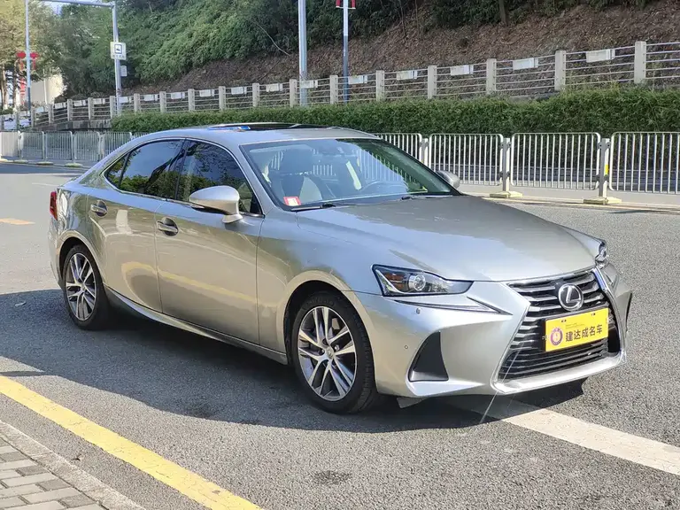 Lexus IS 300 Sharp Style