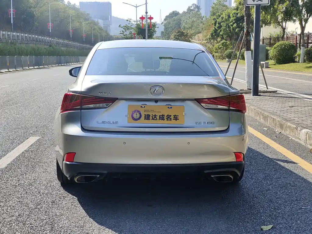 Lexus IS 300 Sharp Style