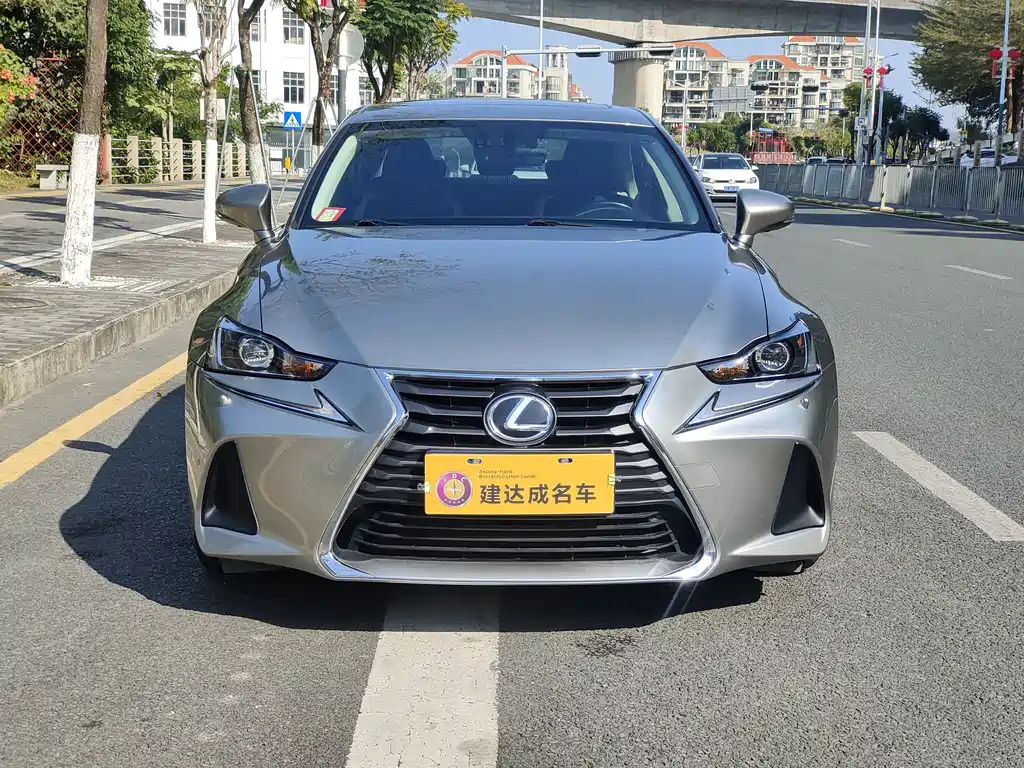 Lexus IS 300 Sharp Style