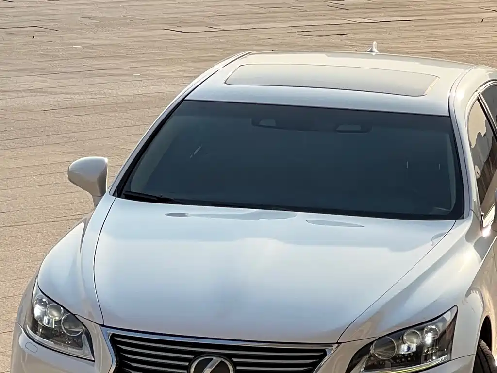 Lexus LS 460 L 4 WD Distinguished