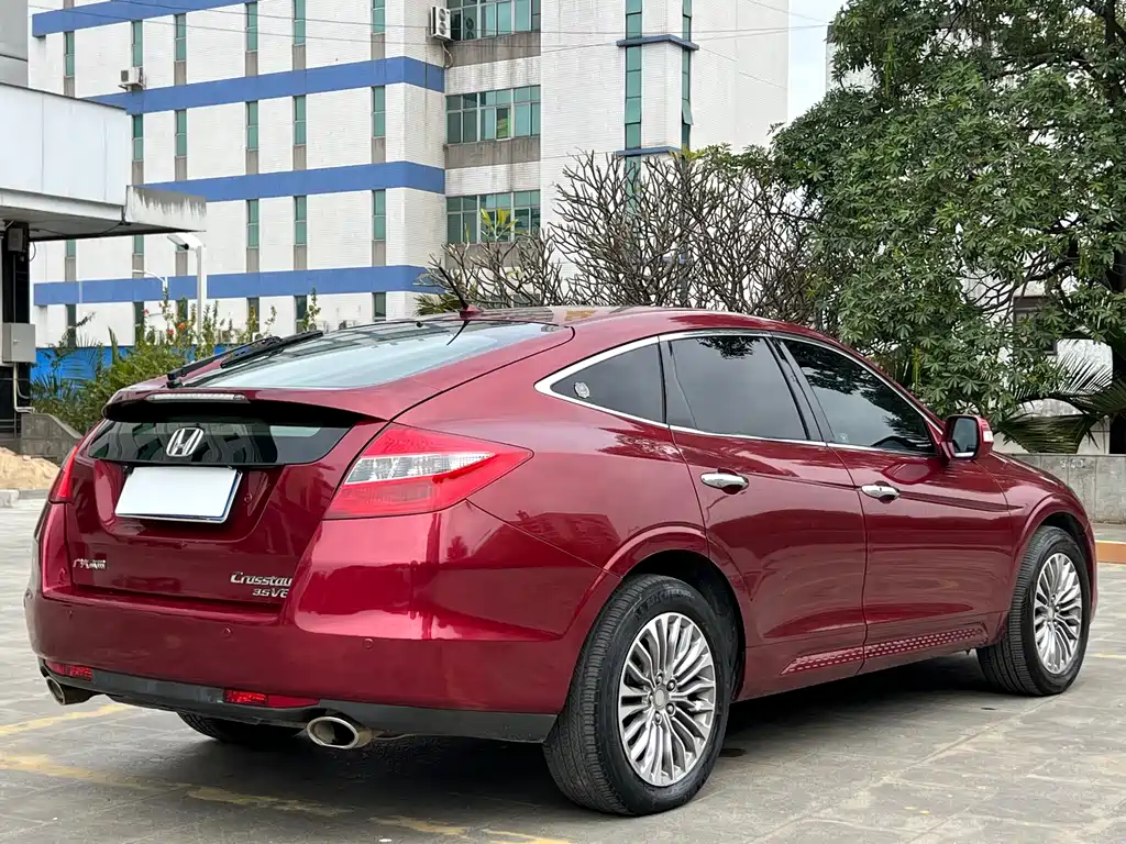 Crosstour 3.5 L Distinguished