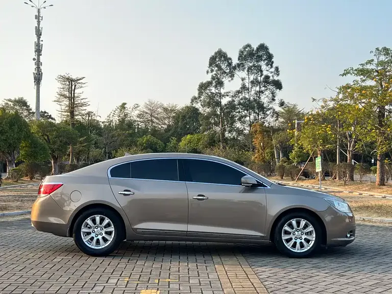Buick LaCrosse 2.4 L SIDI Comfort