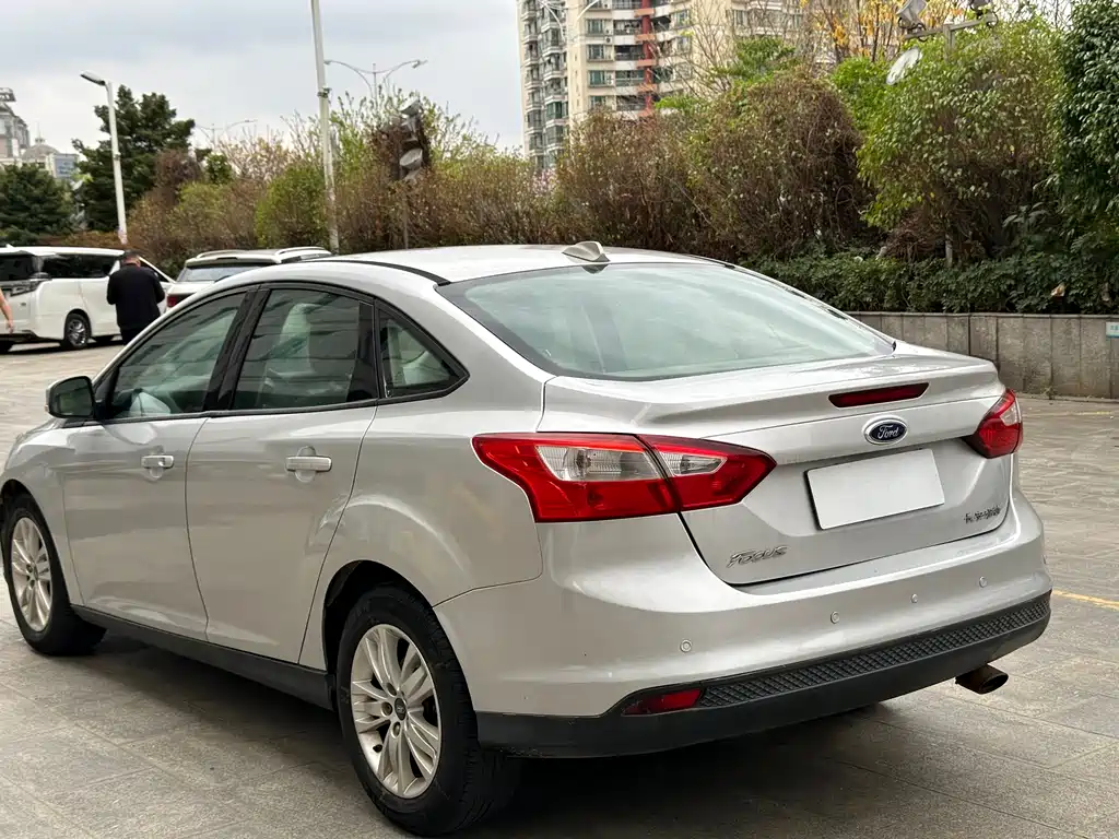 Focus Sedan 1.6 L Auto Comfort