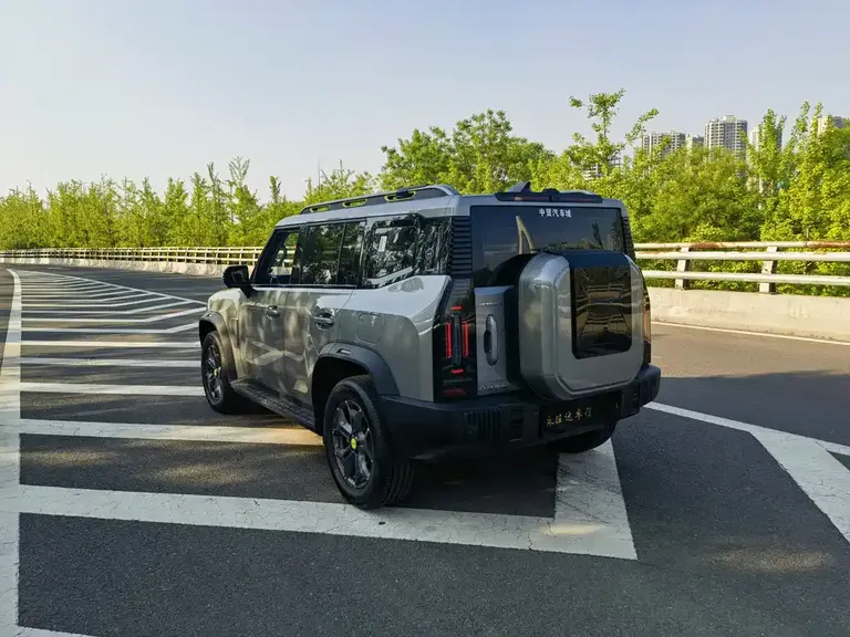 Jetour Traveller 2.0 T 4 WD Cross