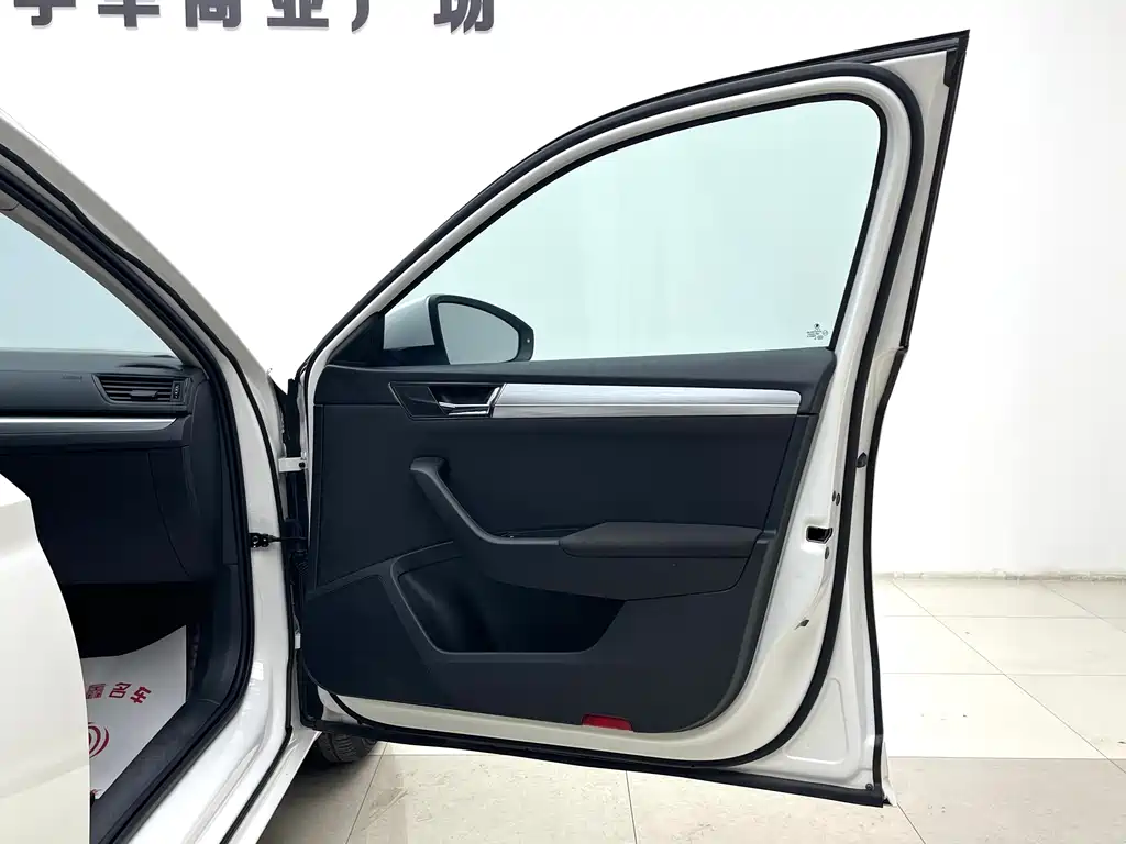 Superb 速派 2019款 TSI280 DSG标准版