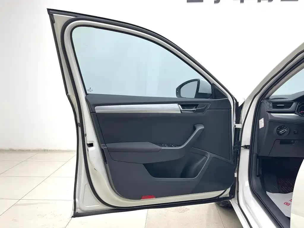 Superb 速派 2019款 TSI280 DSG标准版