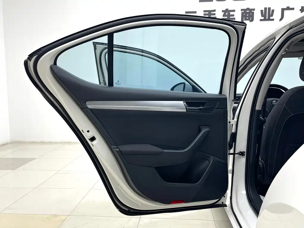 Superb 速派 2019款 TSI280 DSG标准版