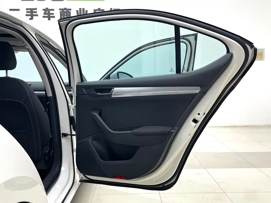 Superb 速派 2019款 TSI280 DSG标准版